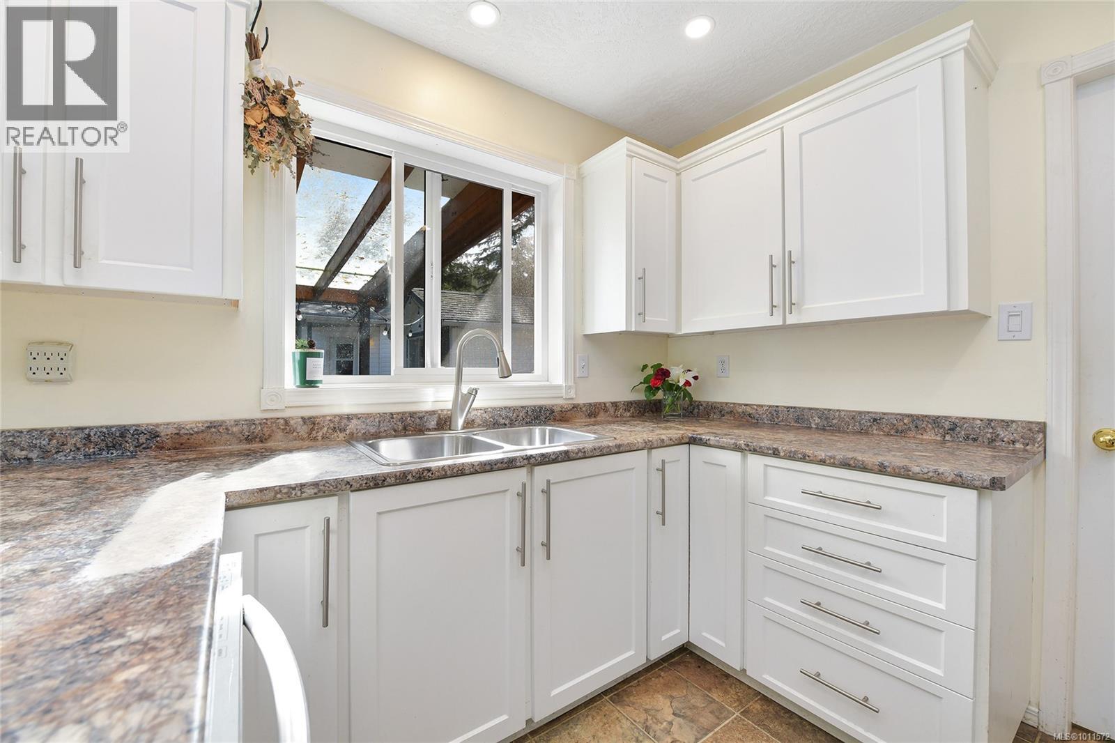 Photo 11 of 1752 Kalmar Rd, Shawnigan Lake BC