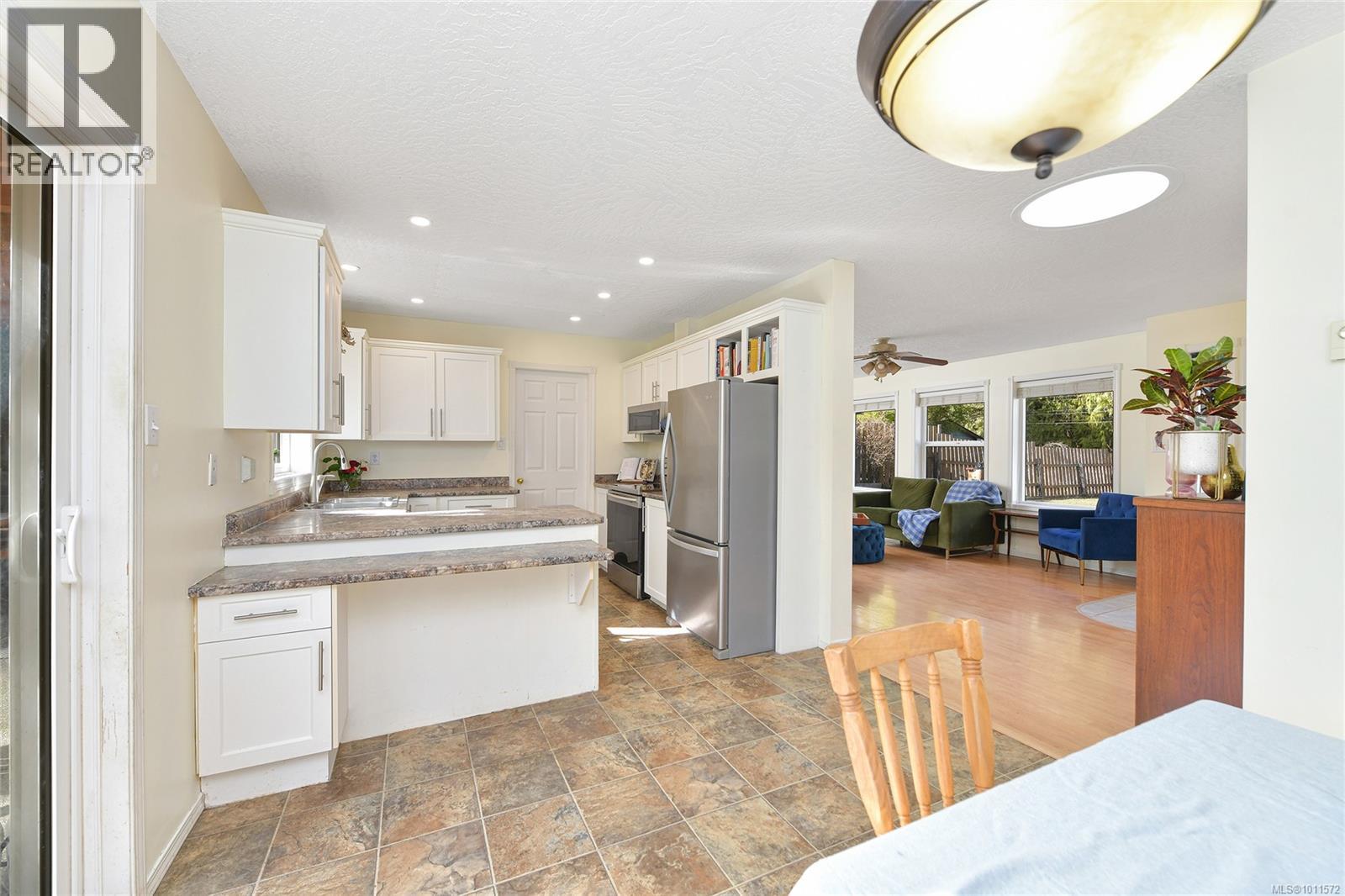 Photo 7 of 1752 Kalmar Rd, Shawnigan Lake BC