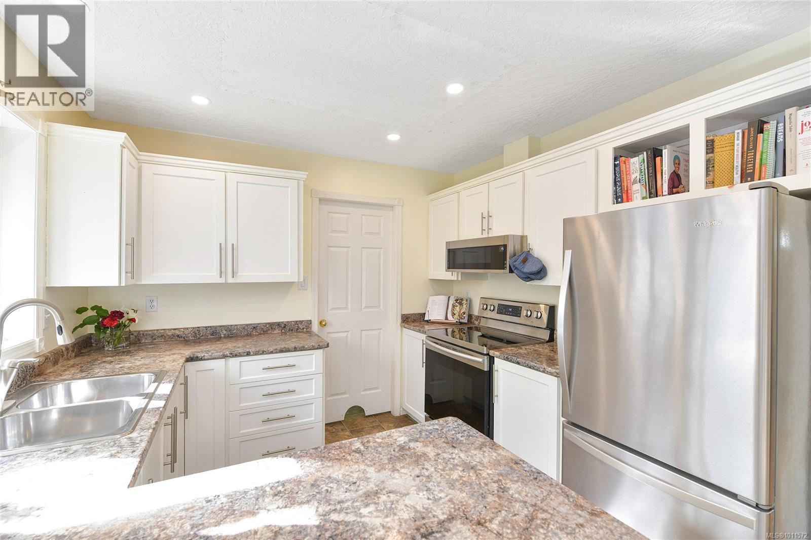 Photo 9 of 1752 Kalmar Rd, Shawnigan Lake BC