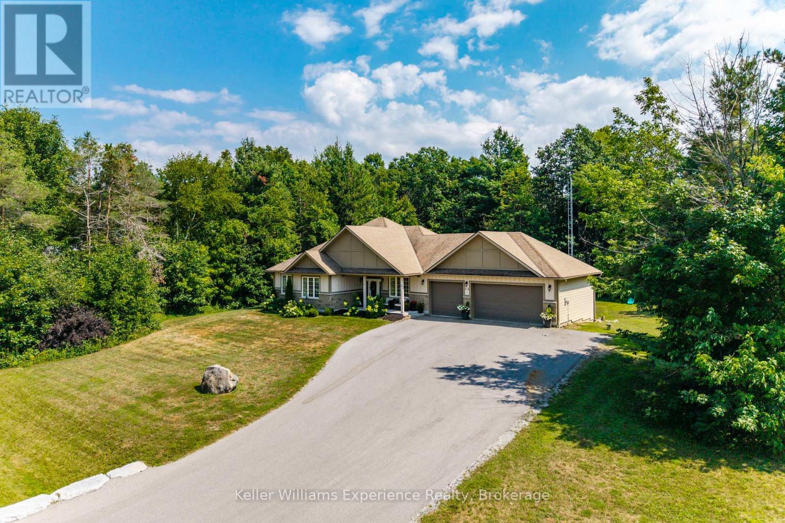 Photo 2 of 94 Windermere Circle, Tay ON