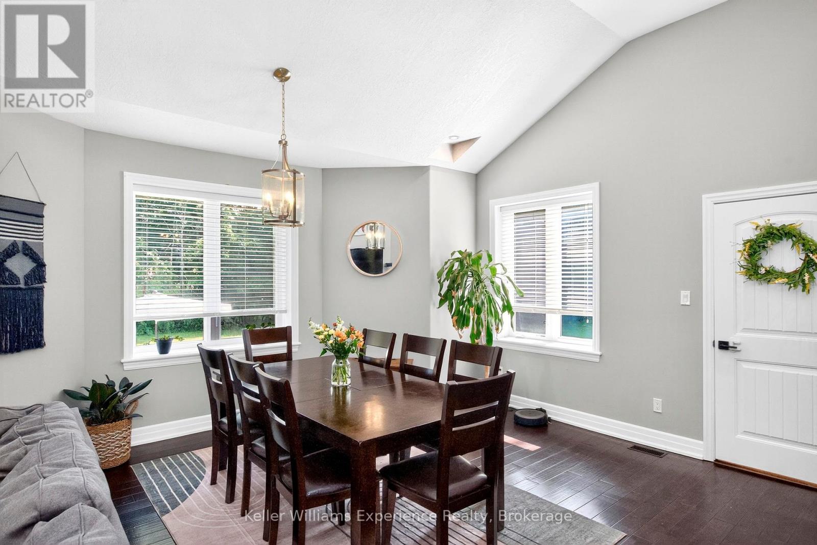 Photo 8 of 94 Windermere Circle, Tay ON