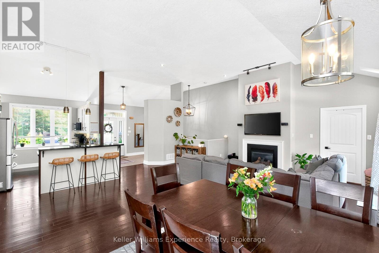 Photo 9 of 94 Windermere Circle, Tay ON