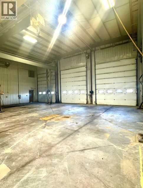 Photo 9 of 9319 81 Avenue, Clairmont AB