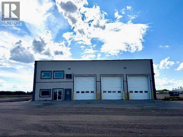 Photo 3 of 9319 81 Avenue, Clairmont AB