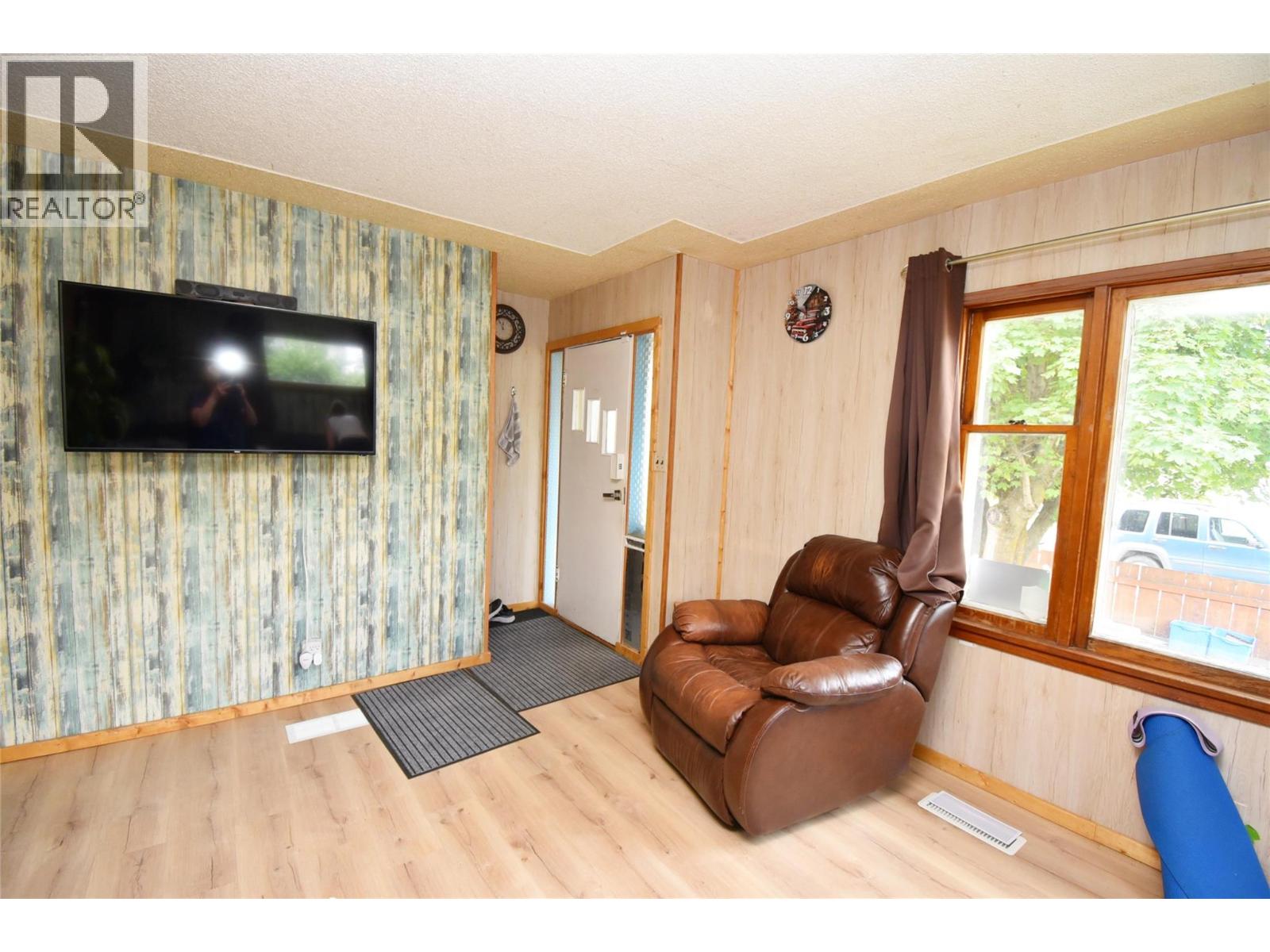 Photo 9 of 3011 38 Street, Vernon BC