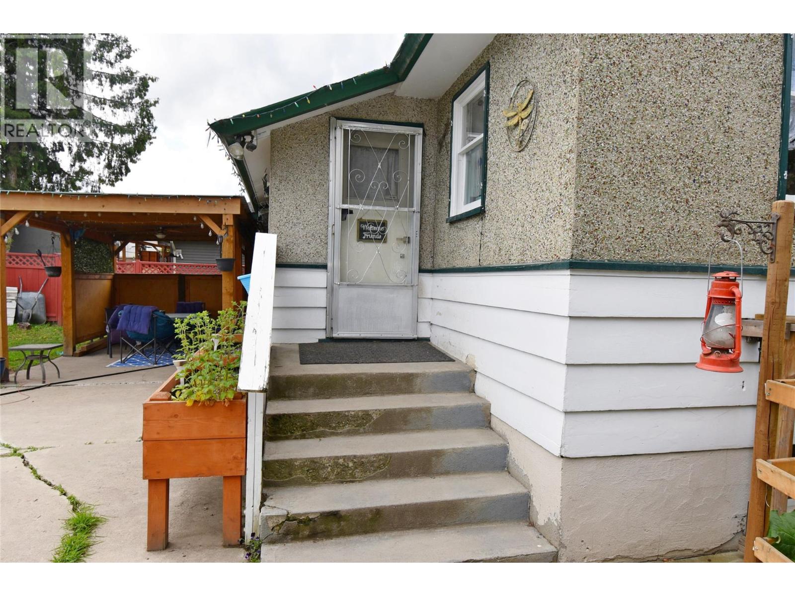 Photo 3 of 3011 38 Street, Vernon BC
