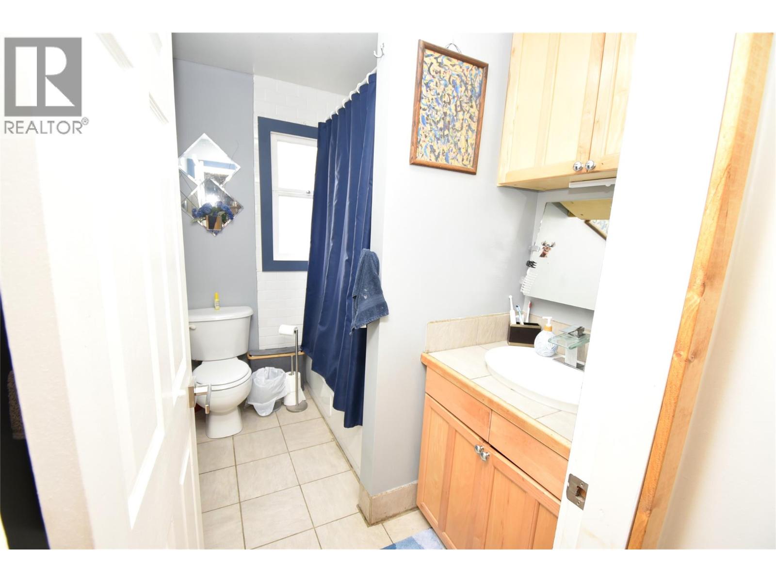 Photo 5 of 3011 38 Street, Vernon BC