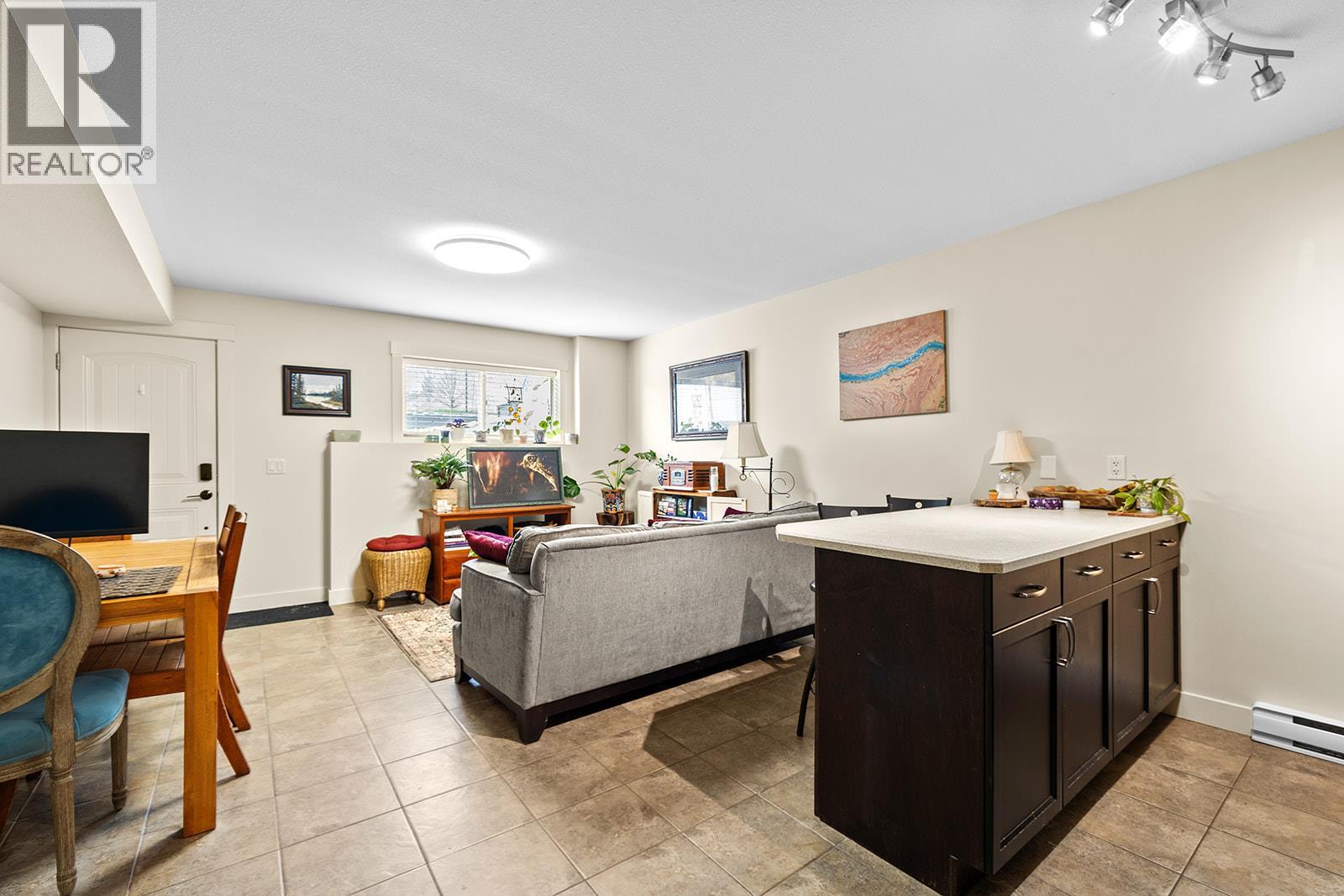 Photo 2 of 1326 Tanemura Crescent, Kelowna BC