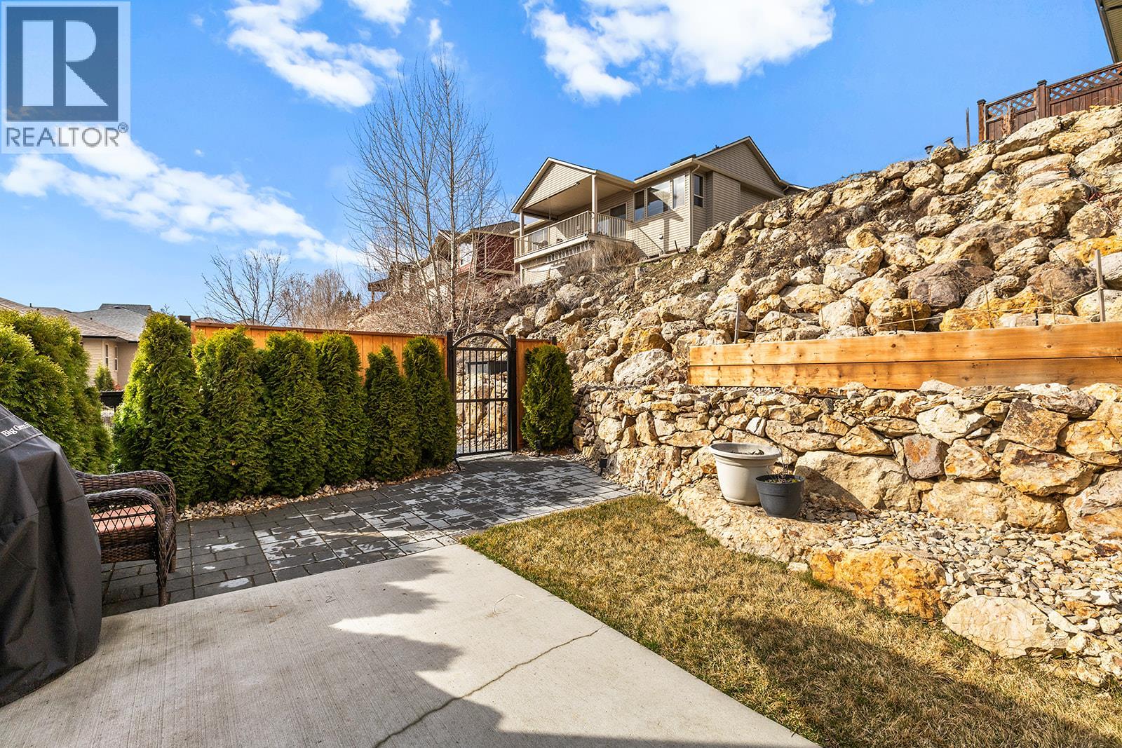 Photo 4 of 1326 Tanemura Crescent, Kelowna BC
