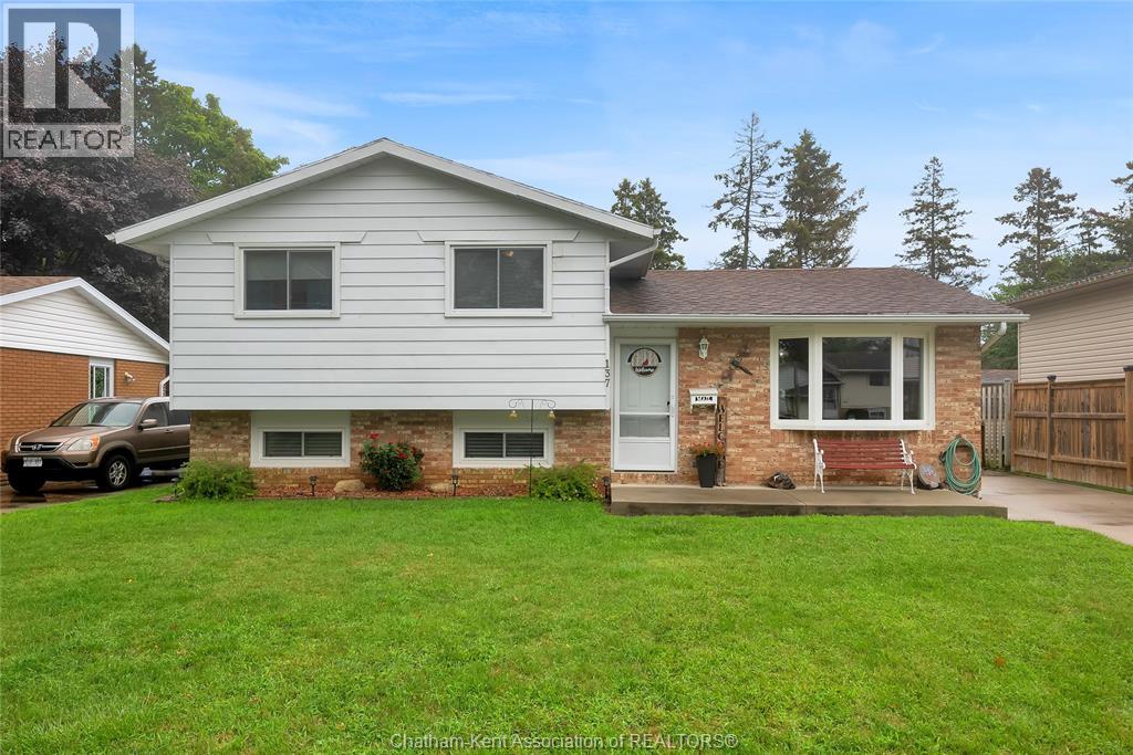 Photo 1 of 137 Primrose Lane, Chatham ON