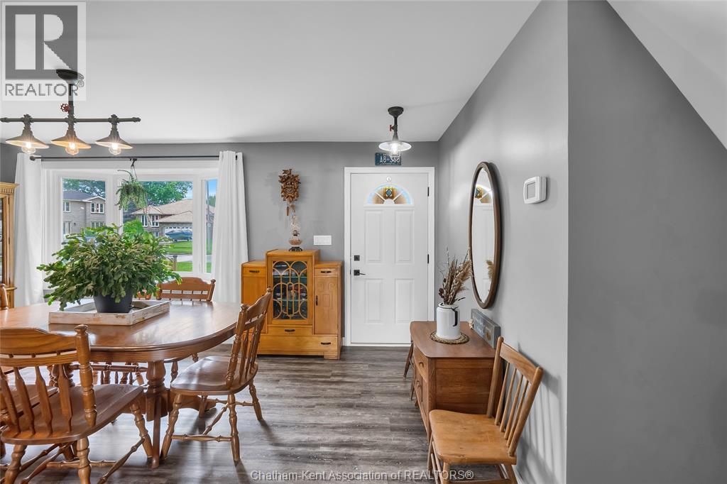 Photo 10 of 137 Primrose Lane, Chatham ON