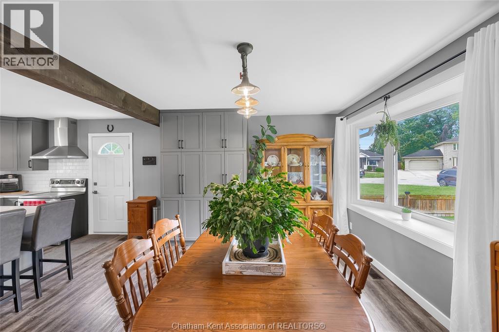 Photo 11 of 137 Primrose Lane, Chatham ON