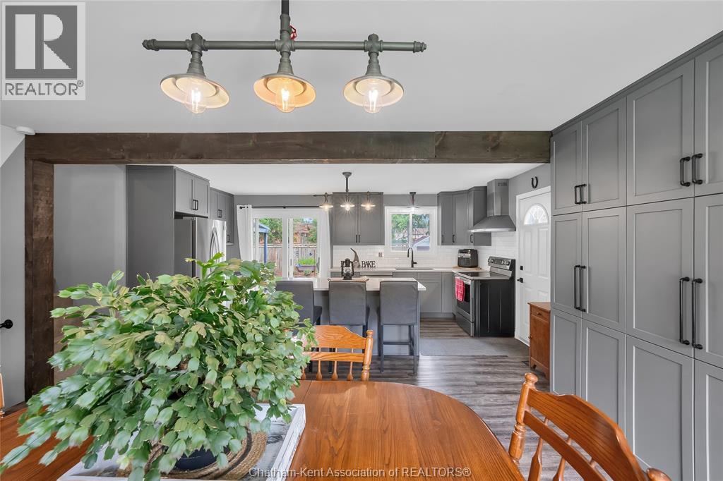 Photo 14 of 137 Primrose Lane, Chatham ON