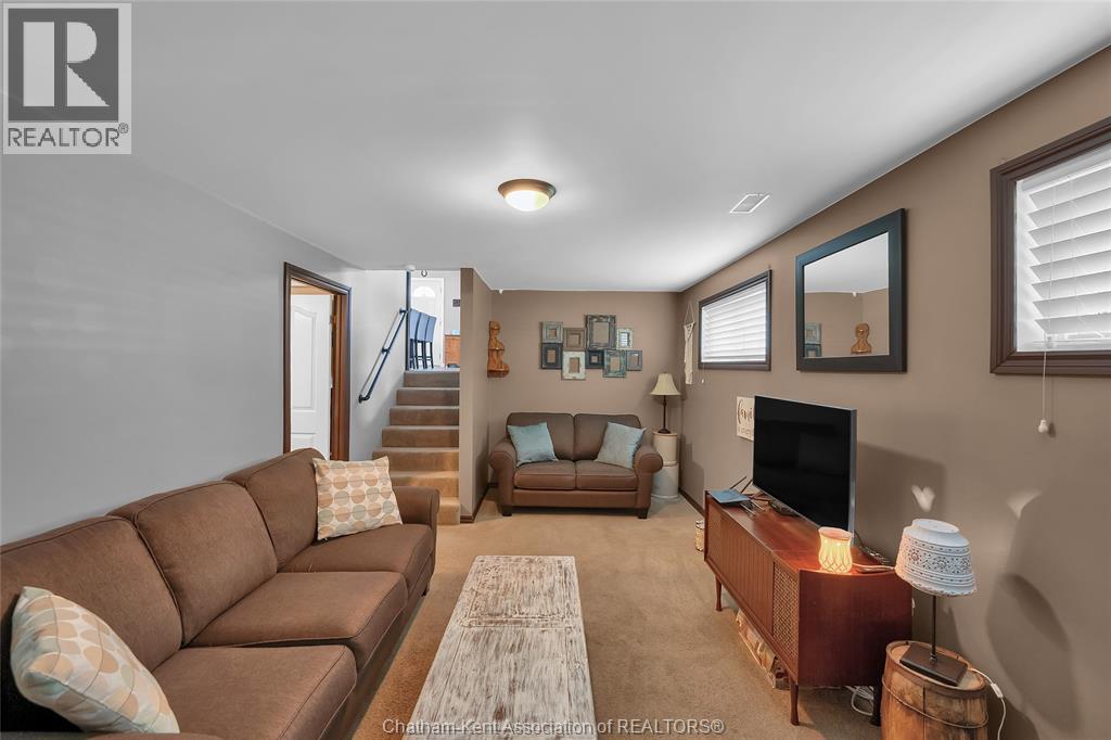 Photo 17 of 137 Primrose Lane, Chatham ON