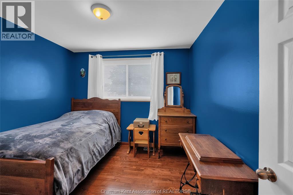 Photo 18 of 137 Primrose Lane, Chatham ON