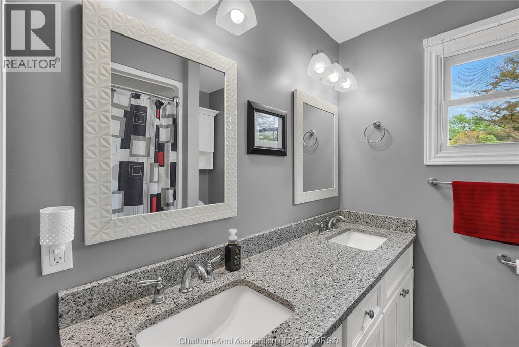 Photo 19 of 137 Primrose Lane, Chatham ON