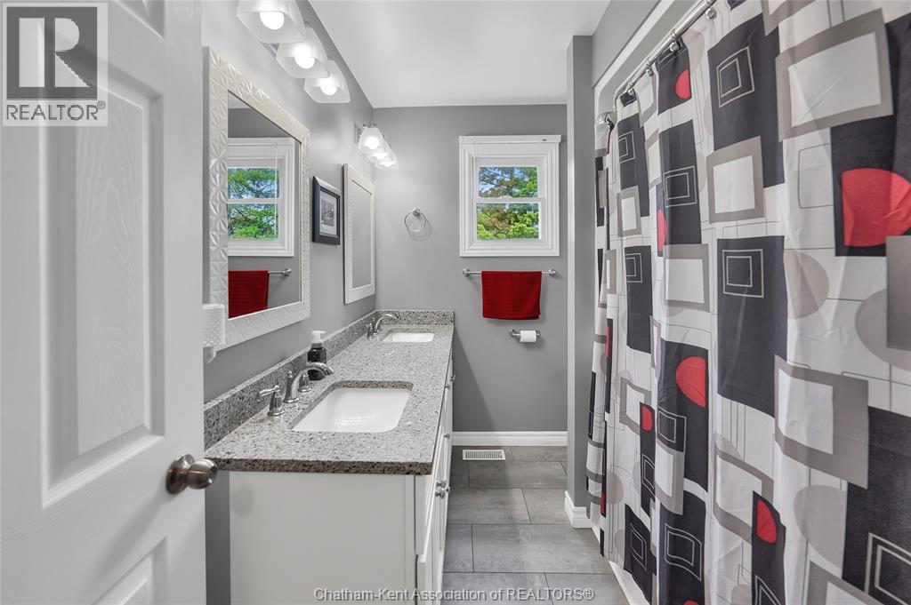 Photo 20 of 137 Primrose Lane, Chatham ON