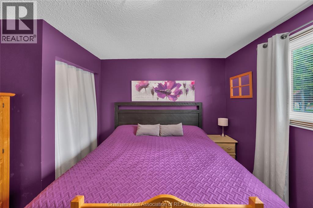 Photo 22 of 137 Primrose Lane, Chatham ON