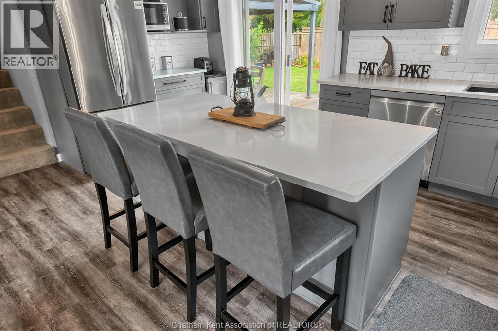 Photo 9 of 137 Primrose Lane, Chatham ON