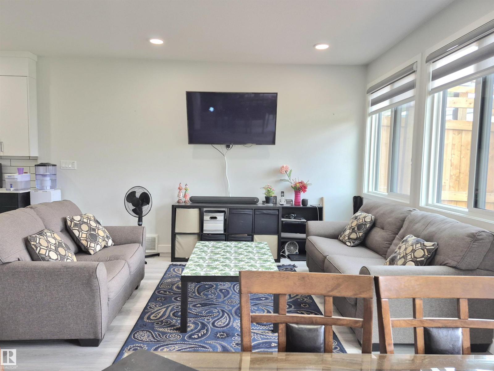 Photo 9 of 1727 Plum Cr Sw, Edmonton AB