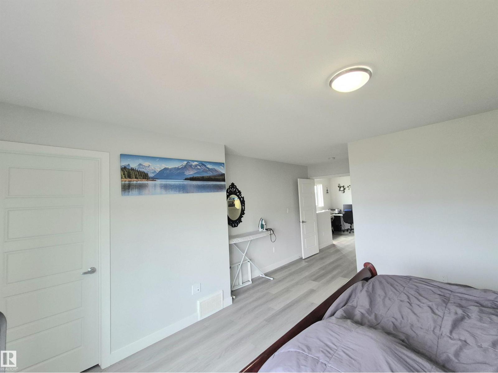 Photo 10 of 1727 Plum Cr Sw, Edmonton AB