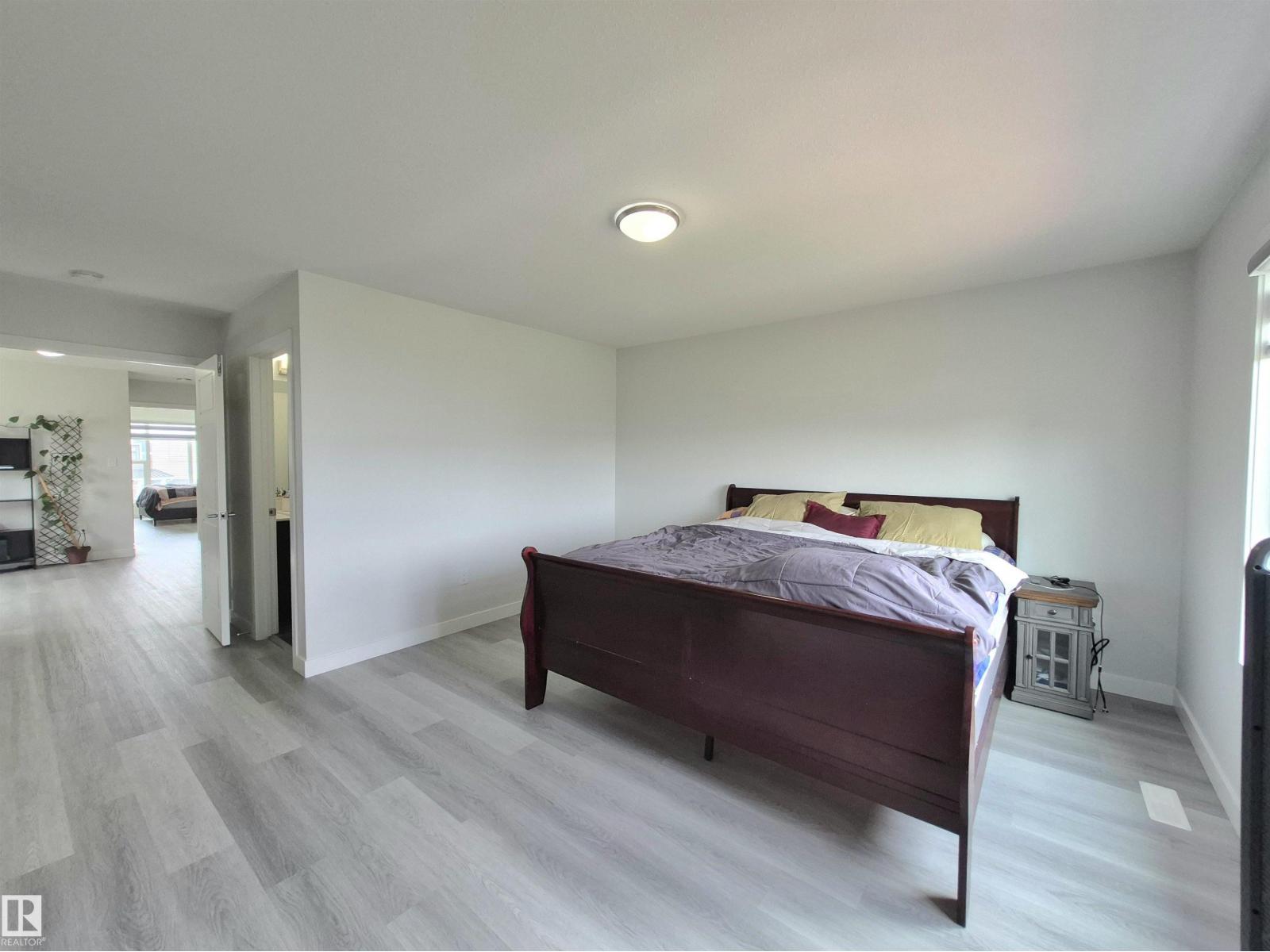 Photo 2 of 1727 Plum Cr Sw, Edmonton AB