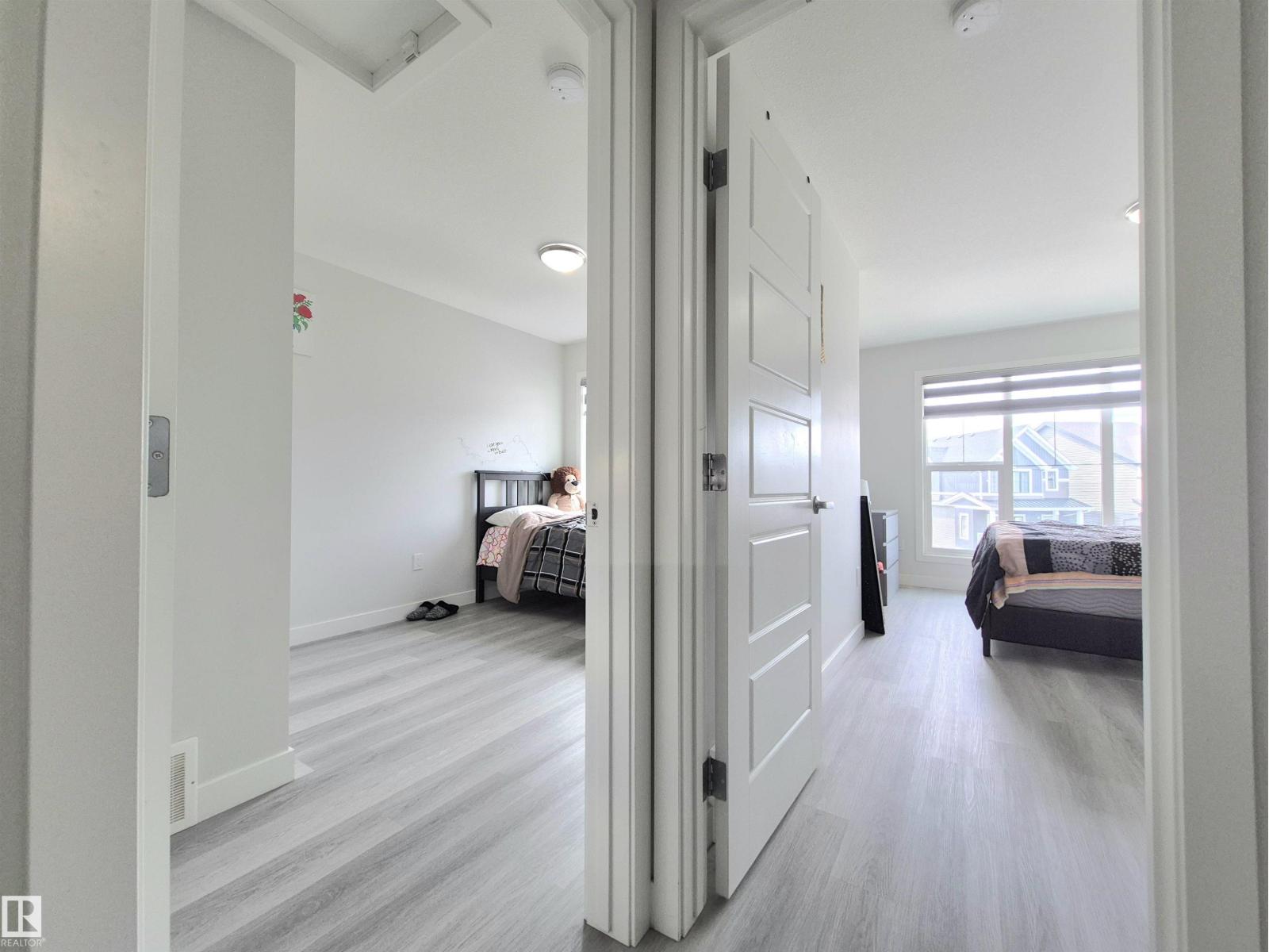 Photo 3 of 1727 Plum Cr Sw, Edmonton AB