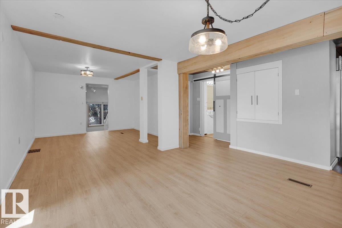 Photo 10 of 9324 75 Av Nw, Edmonton AB