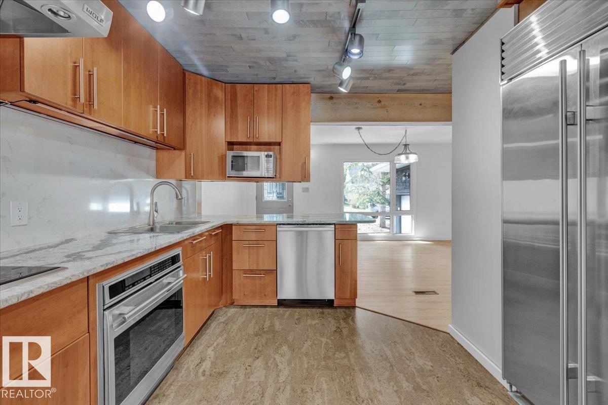 Photo 13 of 9324 75 Av Nw, Edmonton AB