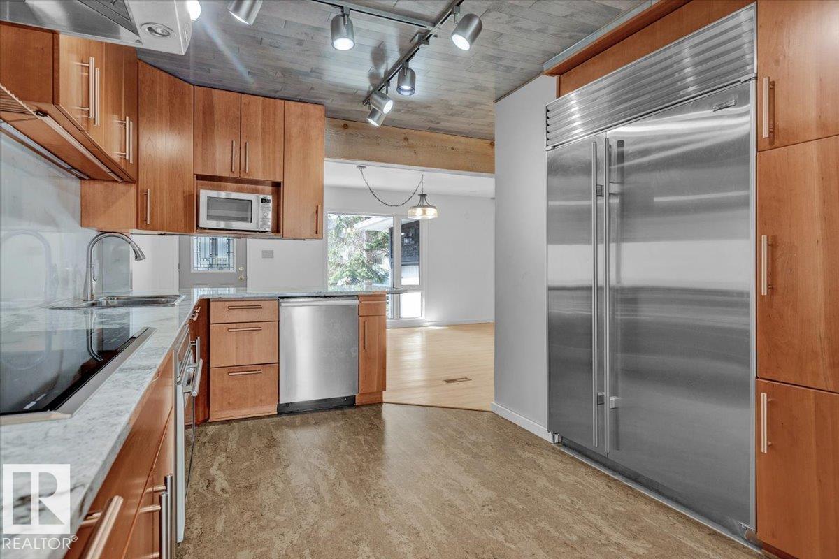 Photo 14 of 9324 75 Av Nw, Edmonton AB