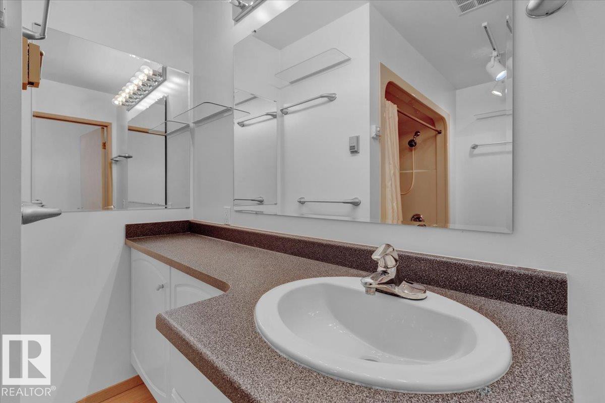 Photo 30 of 9324 75 Av Nw, Edmonton AB