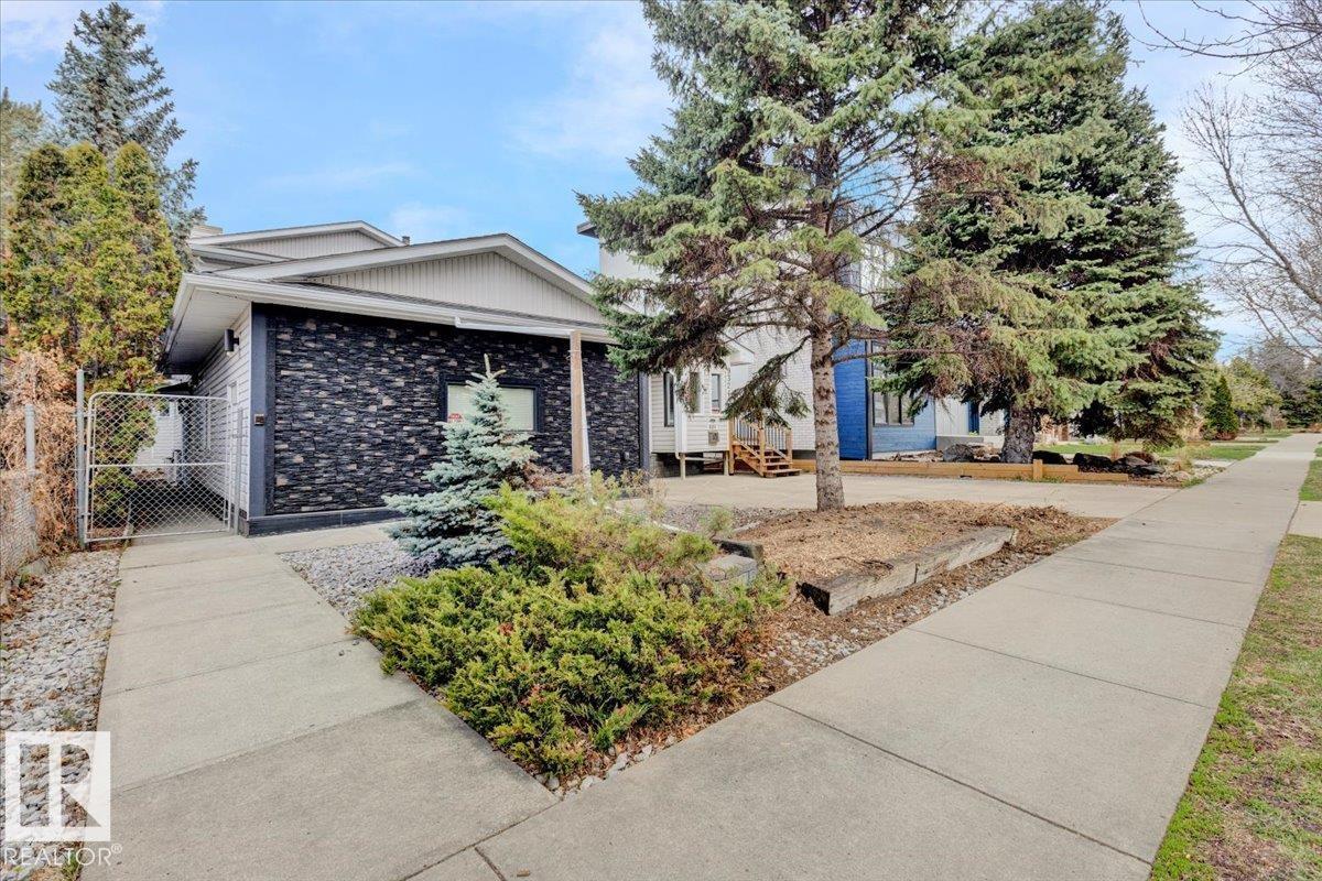 Photo 4 of 9324 75 Av Nw, Edmonton AB