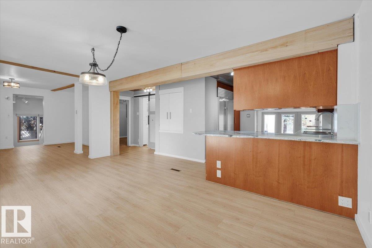 Photo 9 of 9324 75 Av Nw, Edmonton AB