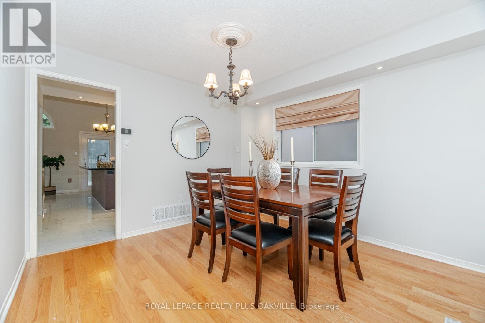 Photo 13 of 5974 Tweed Court, Mississauga ON