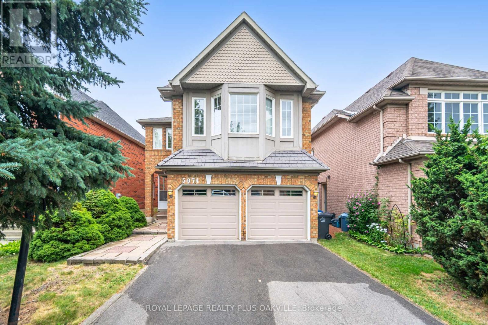 Photo 2 of 5974 Tweed Court, Mississauga ON