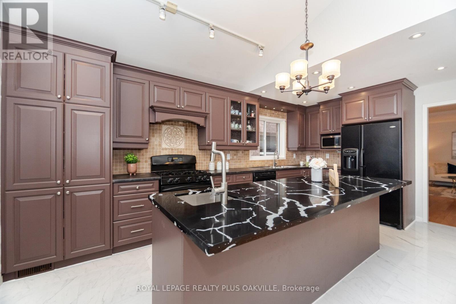 Photo 20 of 5974 Tweed Court, Mississauga ON