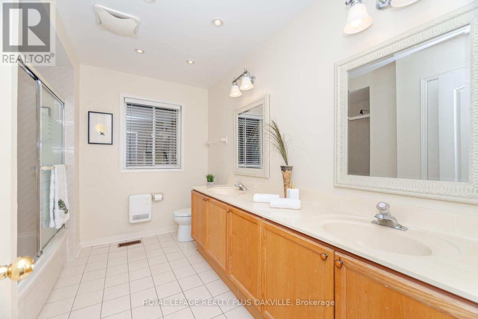 Photo 34 of 5974 Tweed Court, Mississauga ON