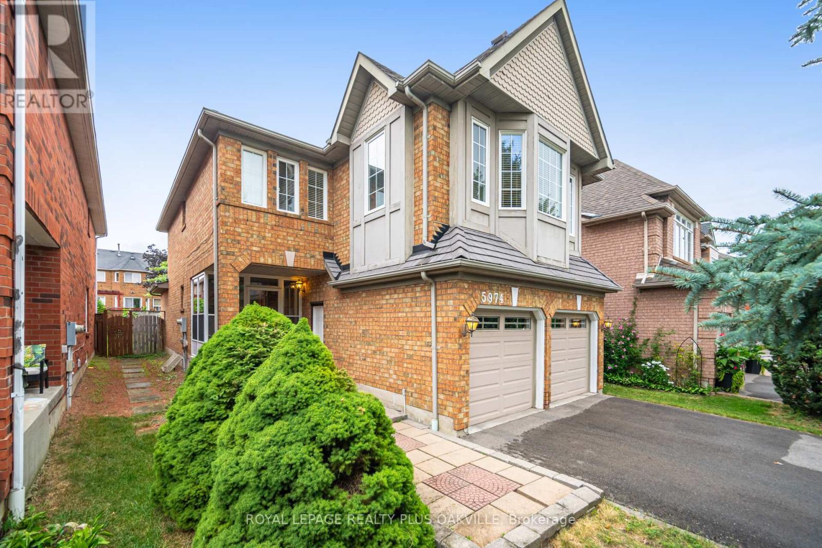 Photo 5 of 5974 Tweed Court, Mississauga ON