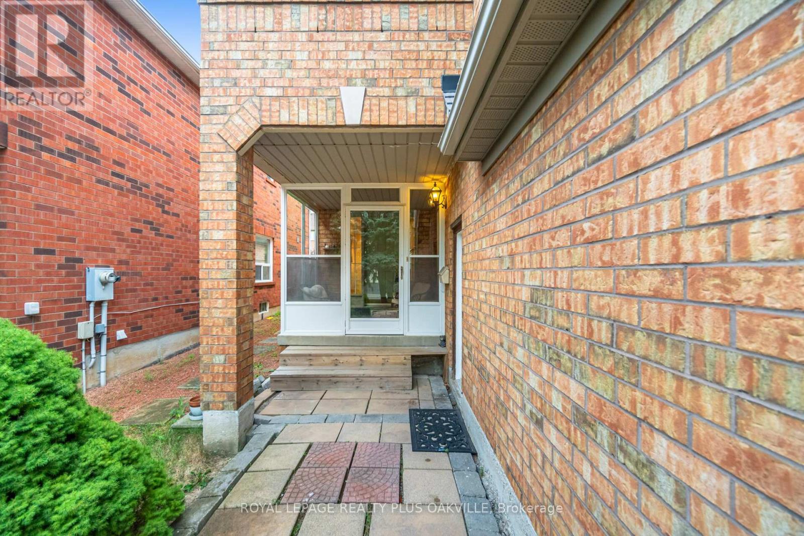 Photo 6 of 5974 Tweed Court, Mississauga ON