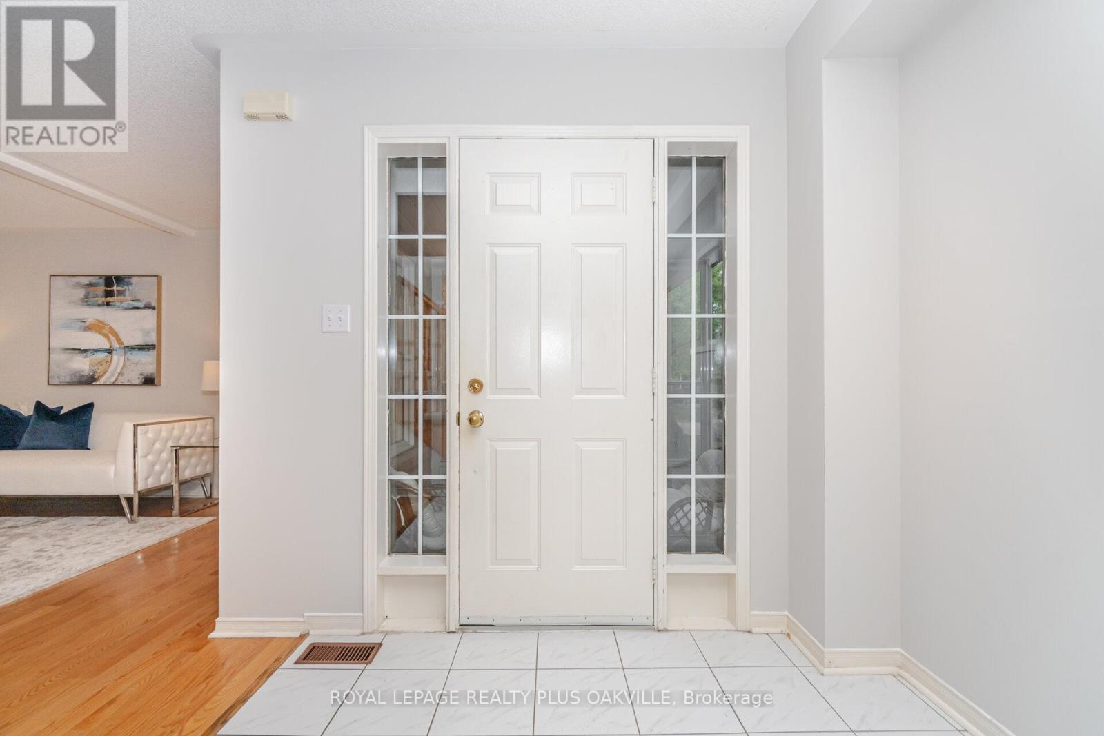 Photo 8 of 5974 Tweed Court, Mississauga ON