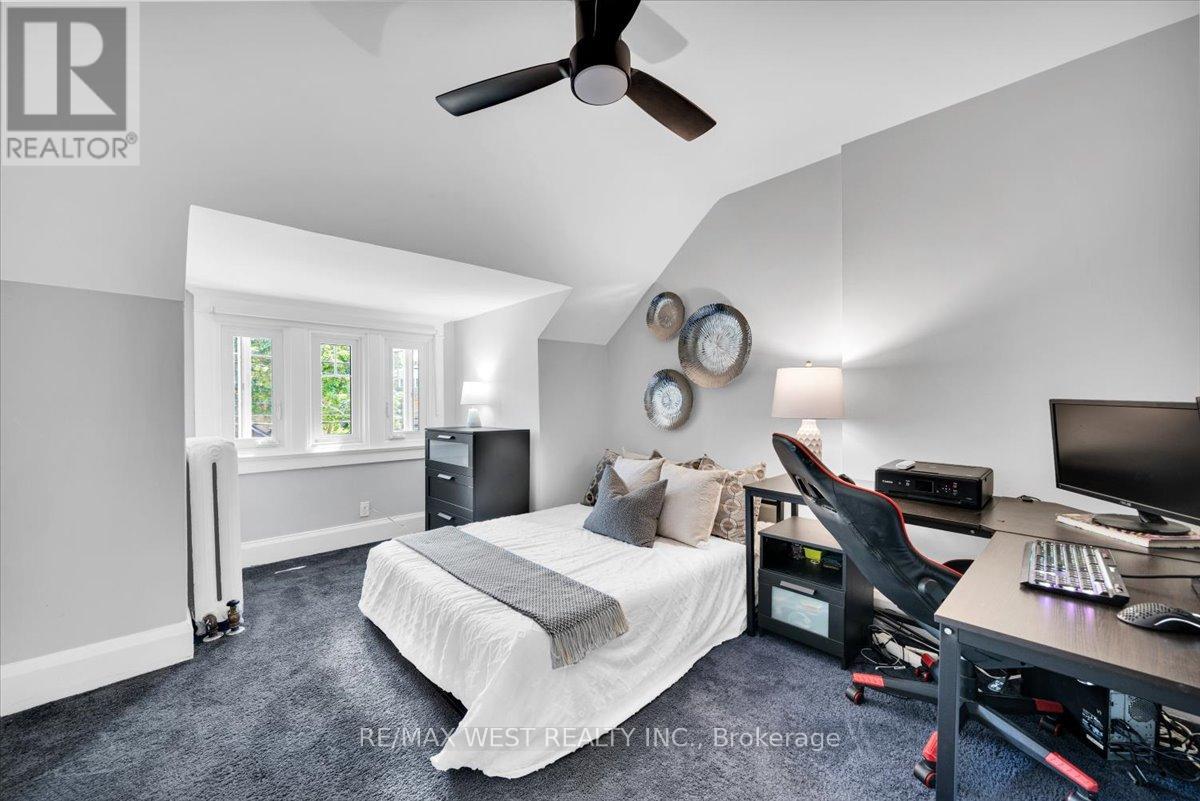 Photo 27 of 206 Howard Park Avenue, Toronto ON