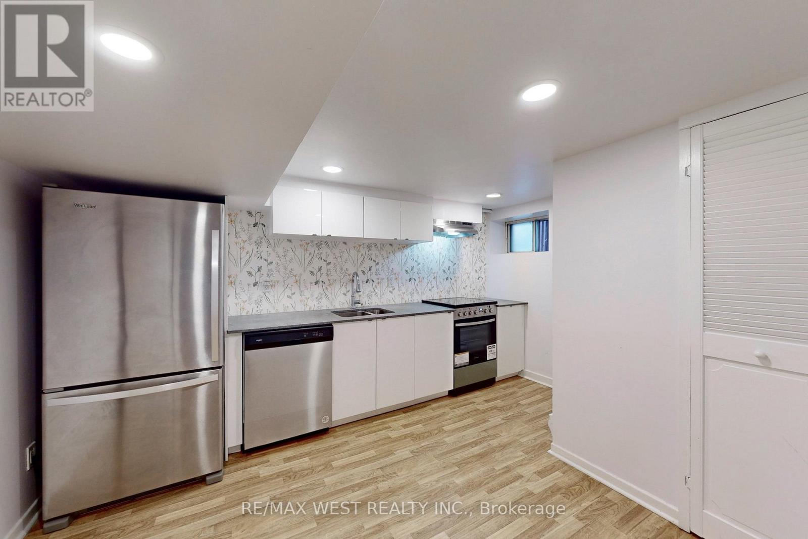Photo 32 of 206 Howard Park Avenue, Toronto ON