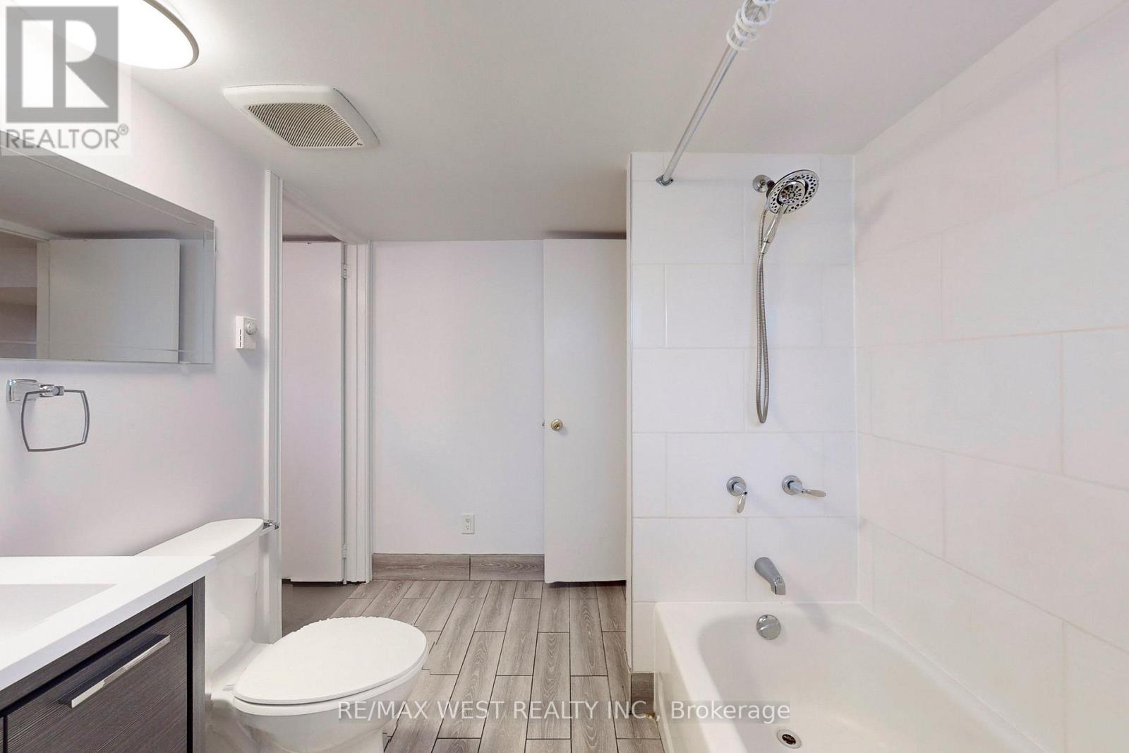 Photo 31 of 206 Howard Park Avenue, Toronto ON