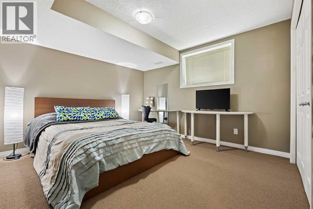 Single Family House for Sale in  Everglen Crescent SW Evergreen Calgary 