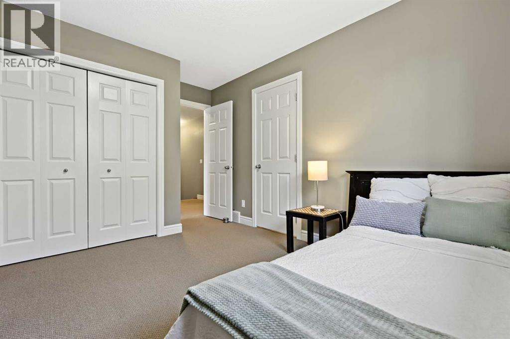 Single Family House for Sale in  Everglen Crescent SW Evergreen Calgary 