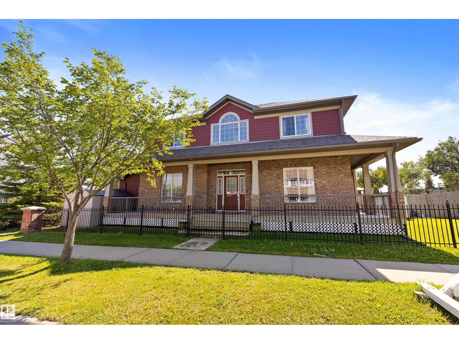 Photo 29 of 10416 99 St, Morinville AB