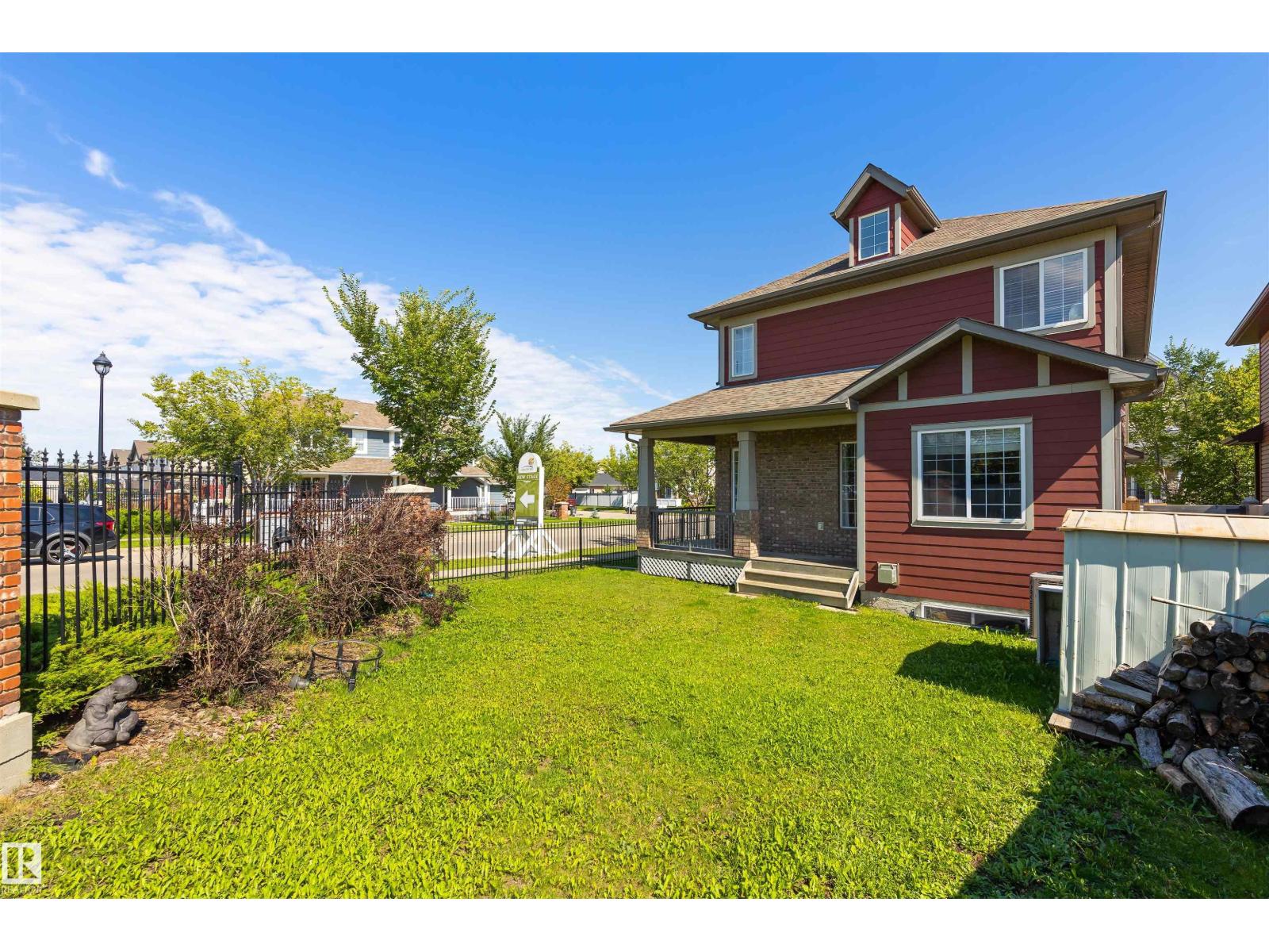 Photo 31 of 10416 99 St, Morinville AB
