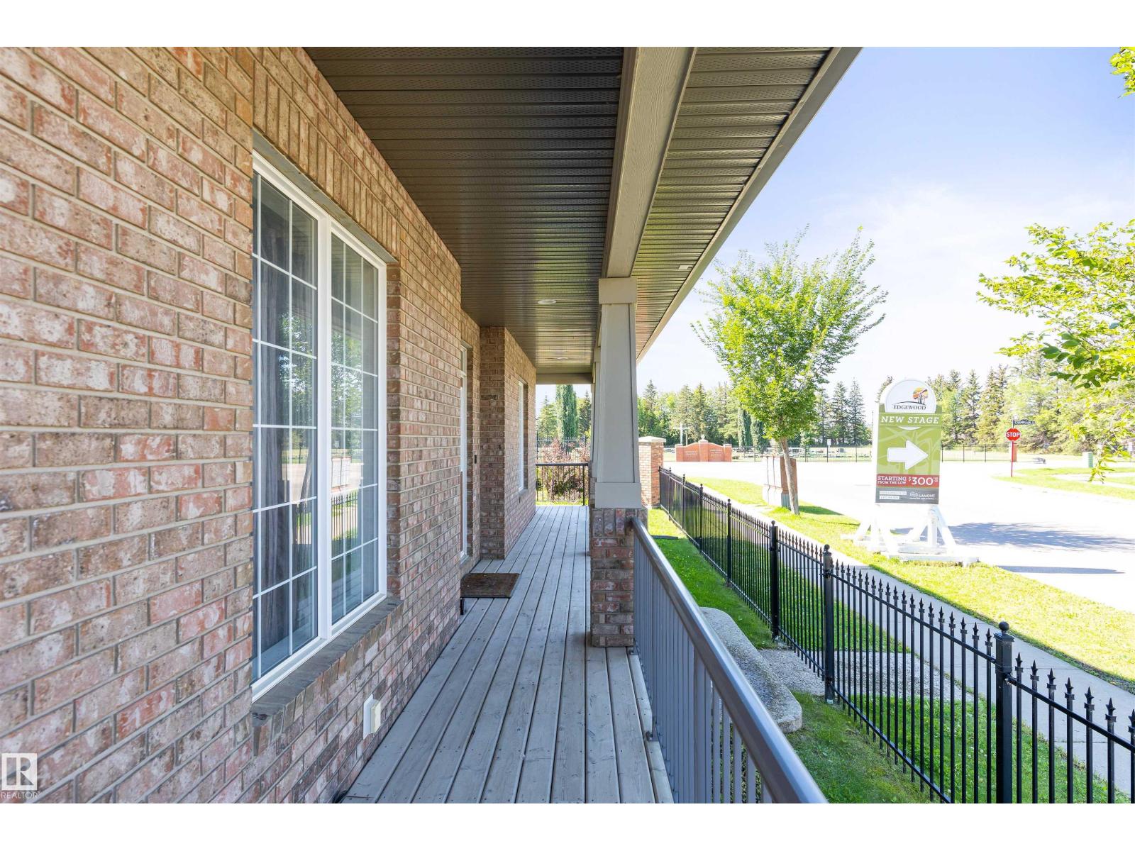 Photo 27 of 10416 99 St, Morinville AB