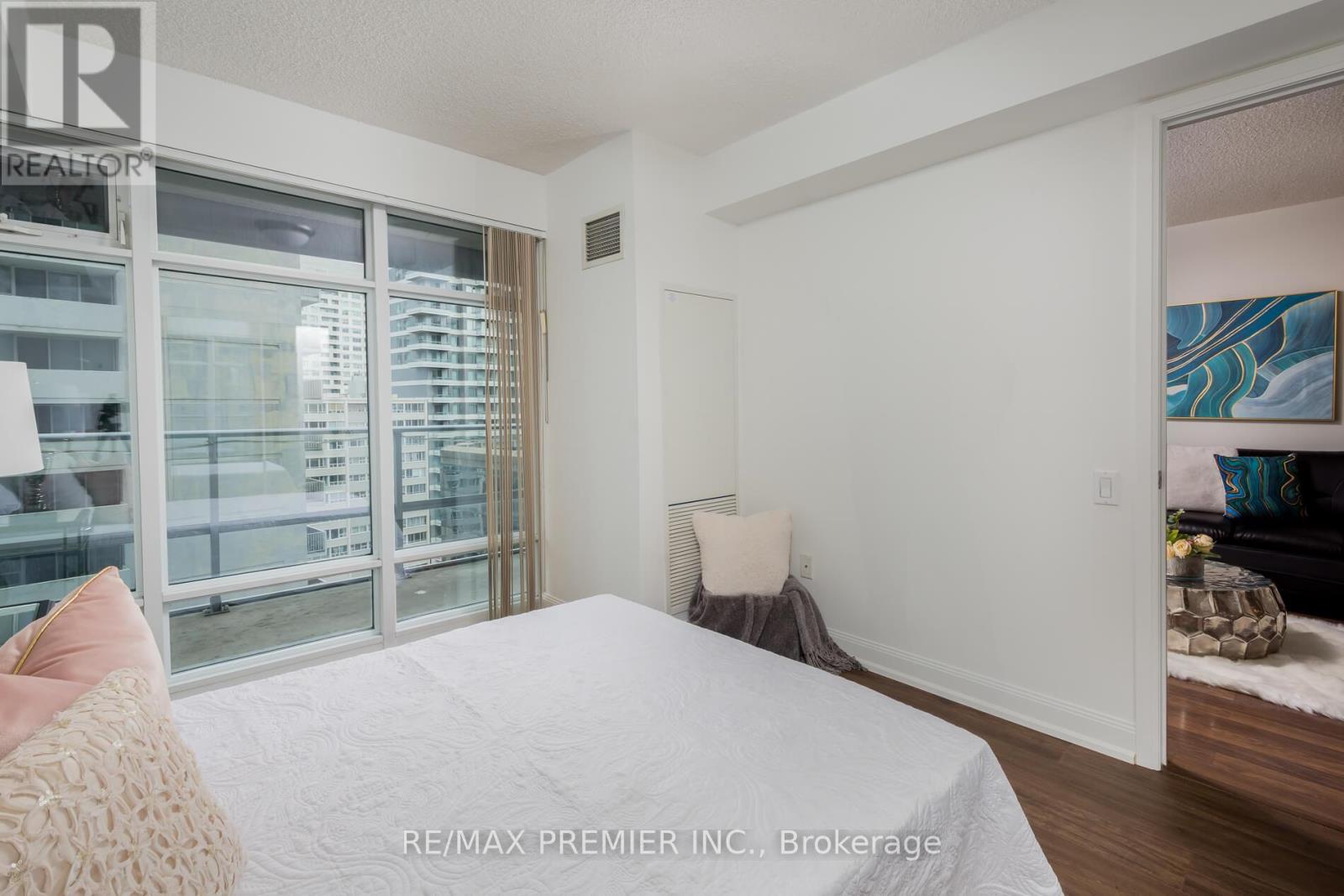 Photo 10 of 1512 2191 Yonge Street, Toronto ON