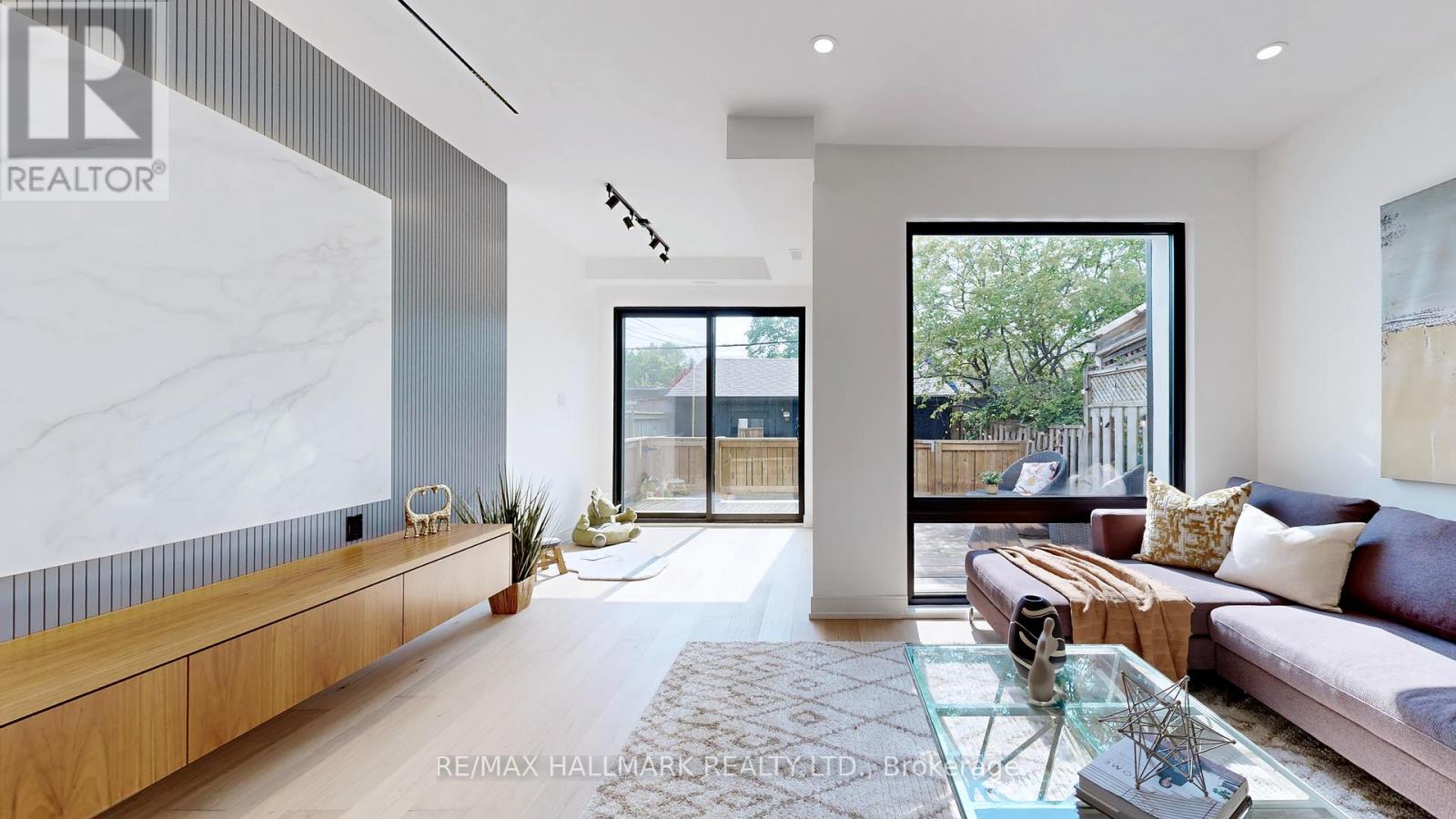 Photo 18 of 122 Crawford Street, Toronto ON
